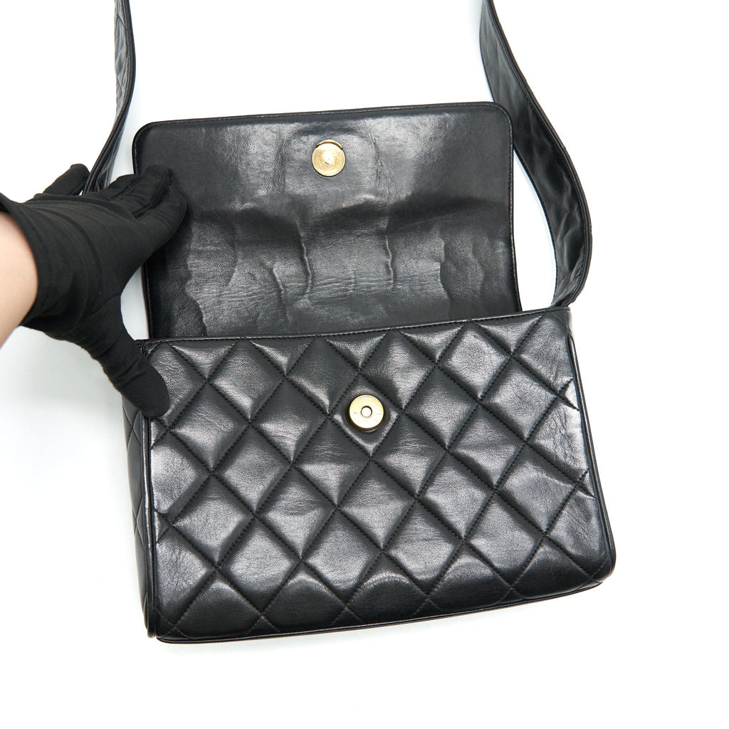 CHANEL VINTAGE CC LOGO FLAP BAG WITH STRAP SO BLACK