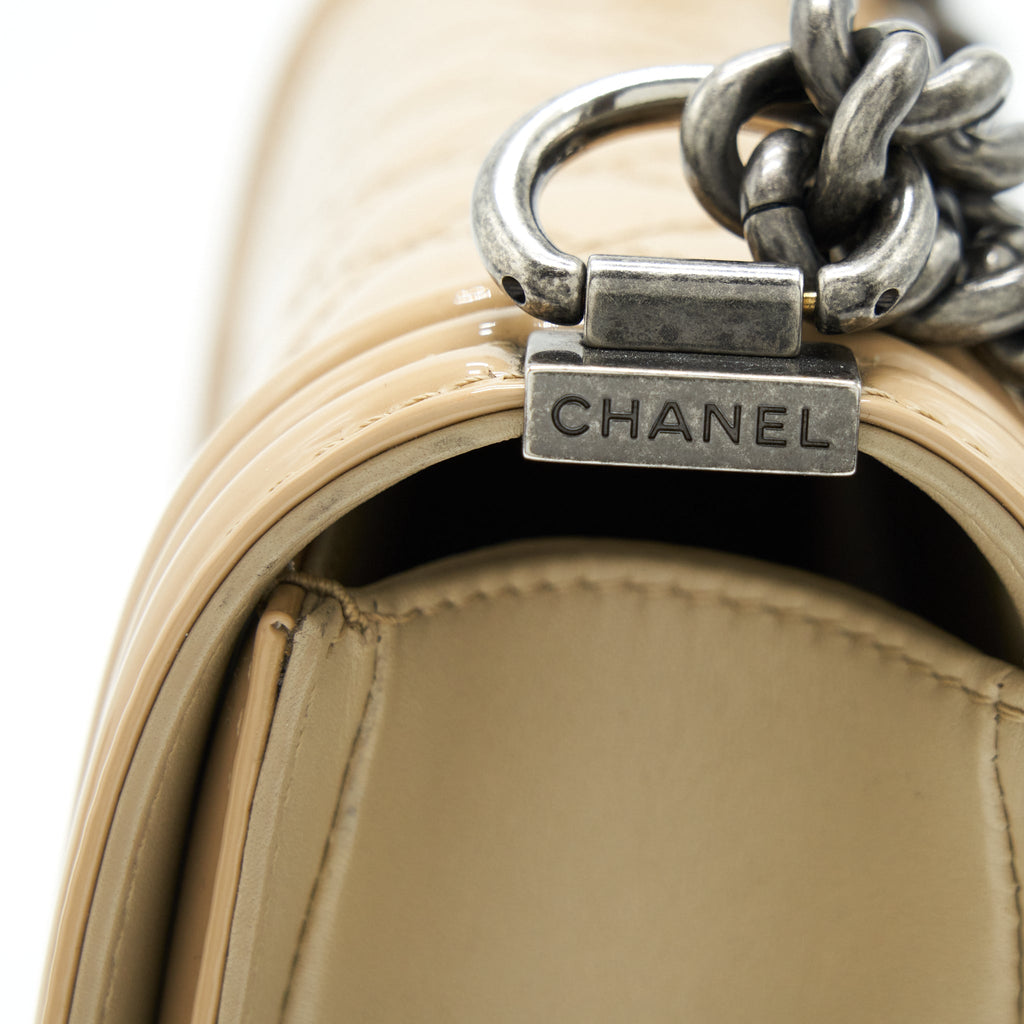 CHANEL MEDIUM BOY PATENT LIGHT BEIGE RUTHENIUM SLIVER HARDWARE