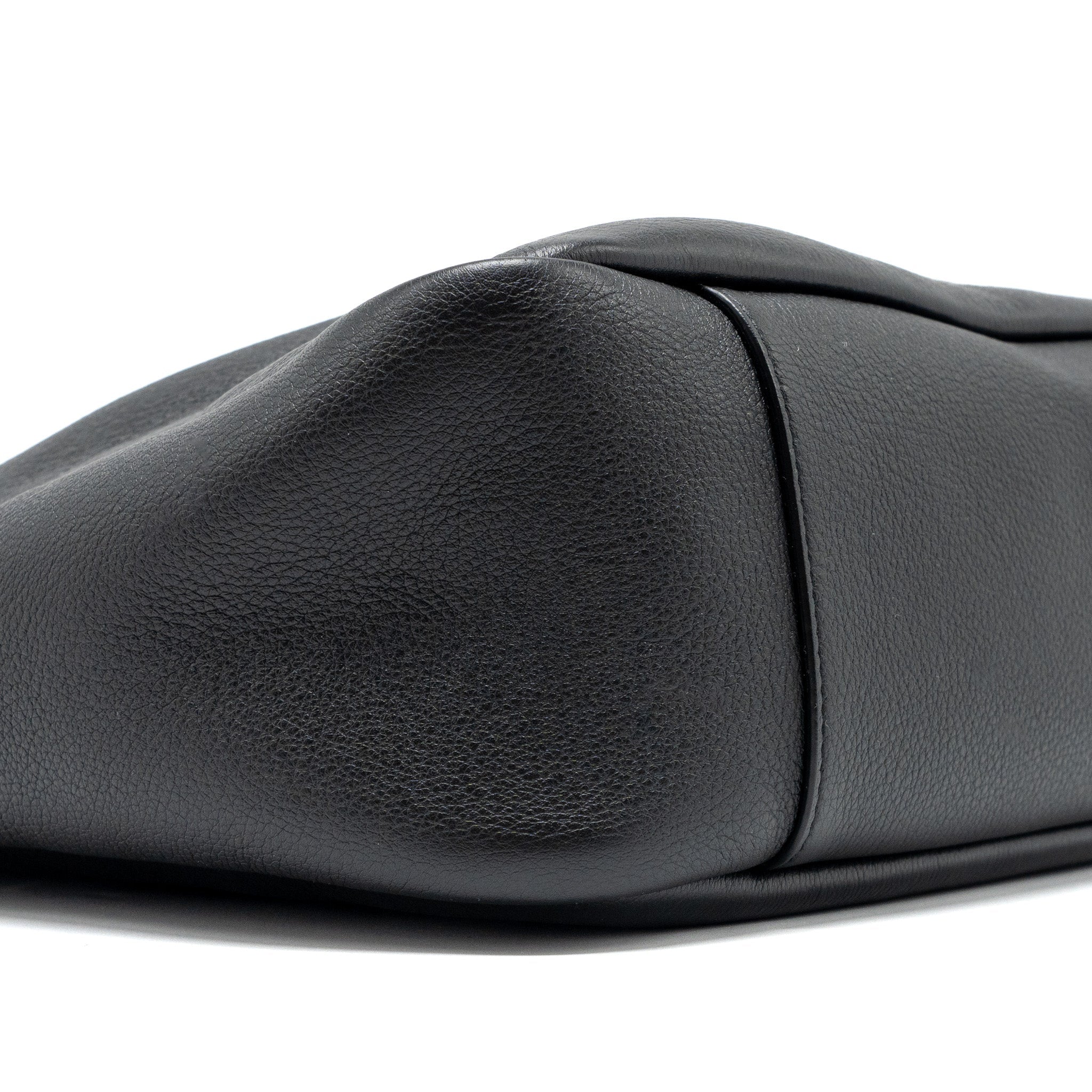 SAINT LAURENT/YSL LE 5 A 7 SUPPLE LARGE SMOOTH CALFSKIN BLACK GHW