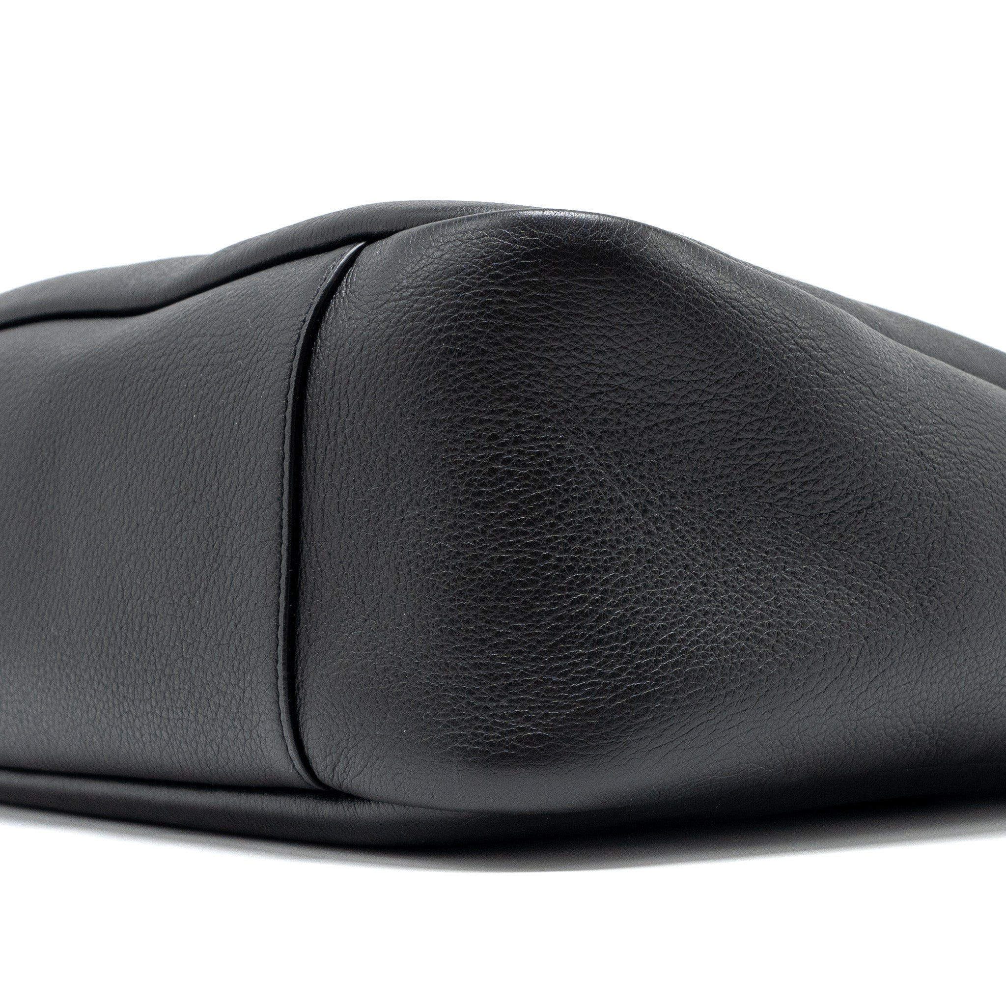 SAINT LAURENT/YSL LE 5 A 7 SUPPLE LARGE SMOOTH CALFSKIN BLACK GHW