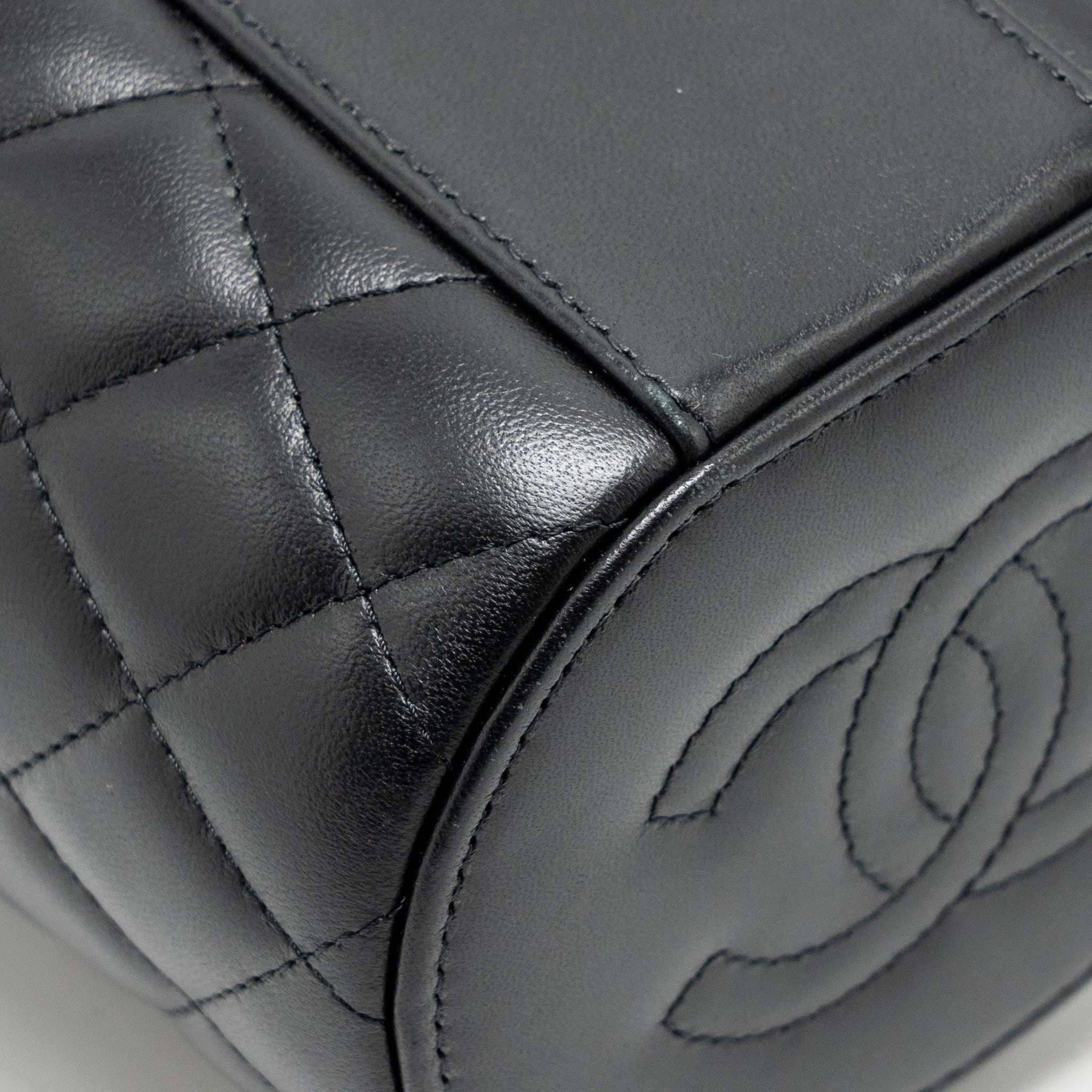 CHANEL AFTERNOON TEA TOP HANDLE VANITY CASE WITH CHAIN LAMBSKIN BLACK GHW (MICROCHIP)