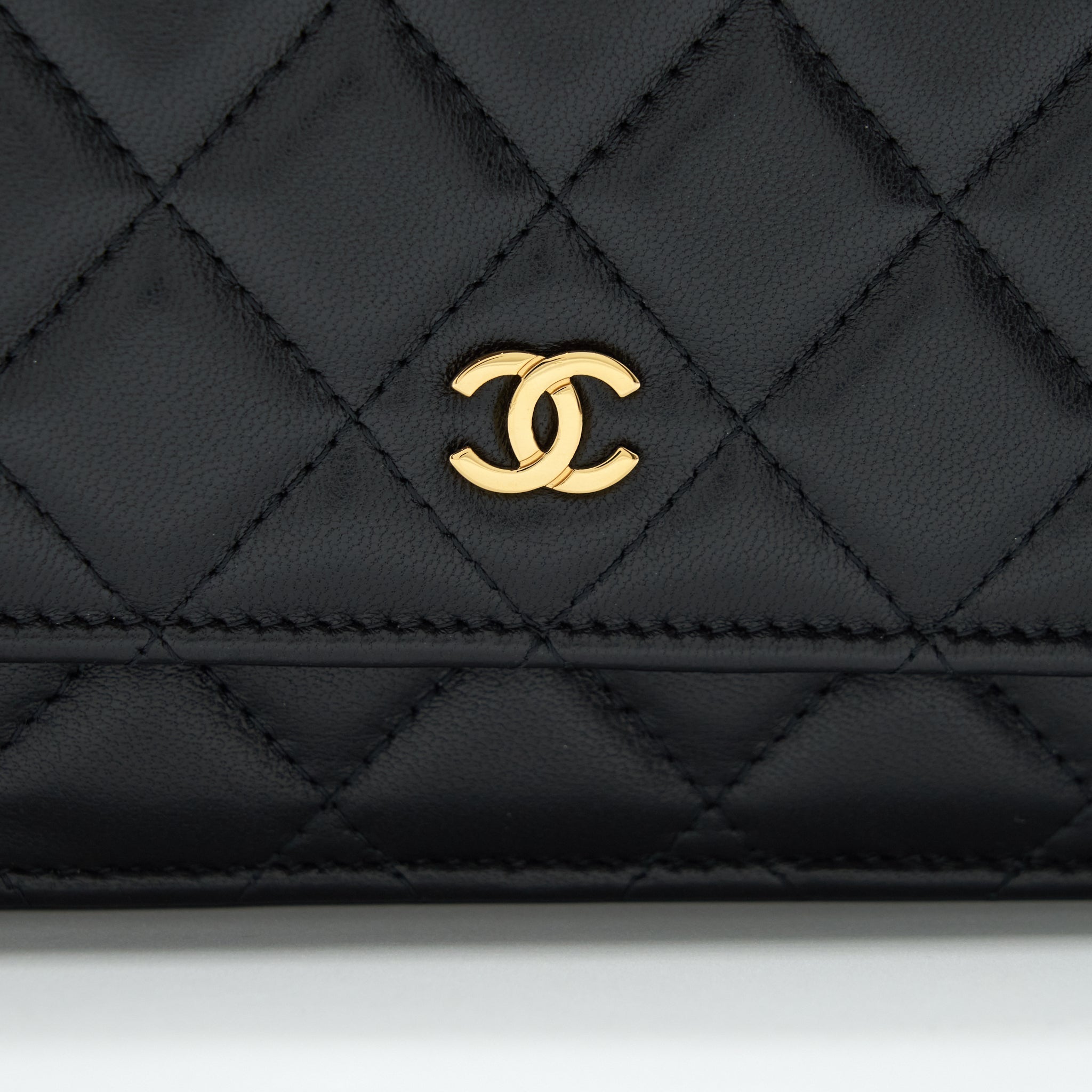 CHANEL CLASSIC WALLET ON CHAINS LAMBSKIN BLACK GHW(MICROCHIP)
