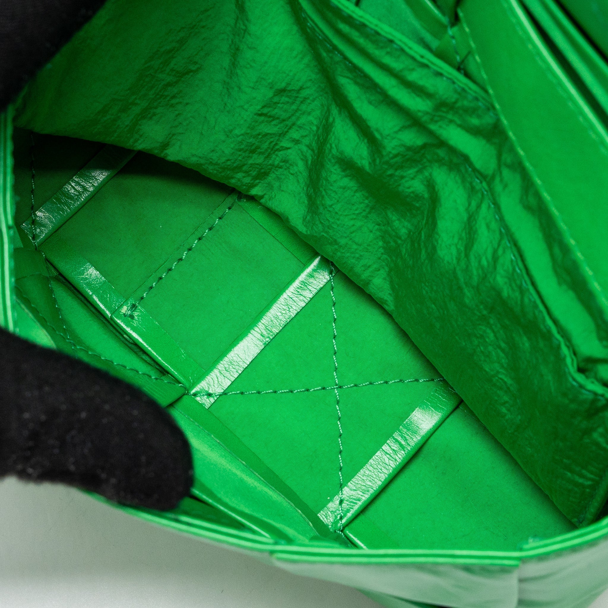 BOTTEGA VENETA CASSETTE BELT BAG LEATHER GREEN SHW