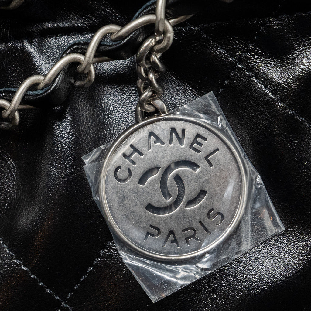CHANEL MEDIUM 22 BAG SHINY CALFSKIN BLACK SHW (MICROCHIP)