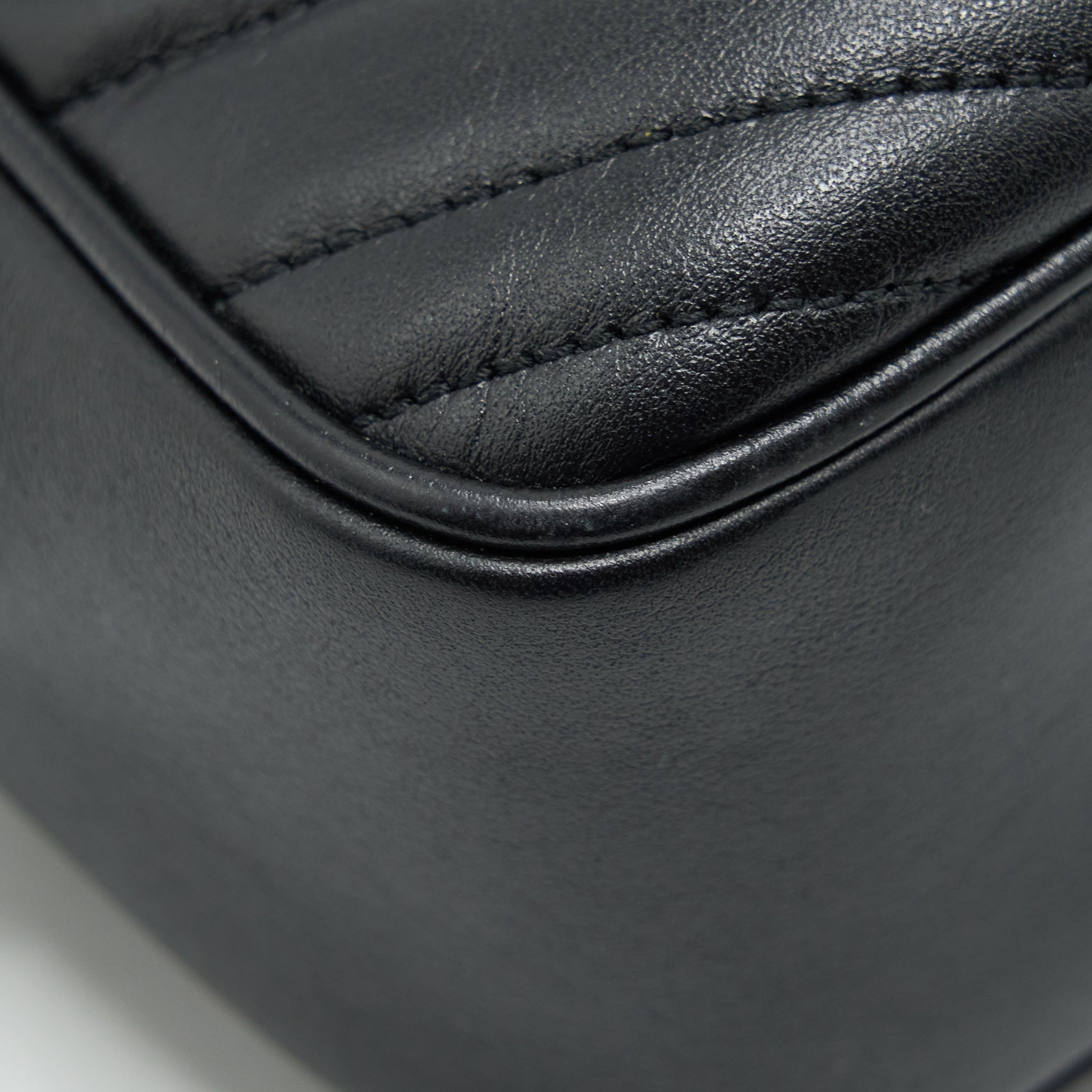 GUCCI GG MARMONT SMALL MATELASSE SHOULDER BAG BLACK GHW