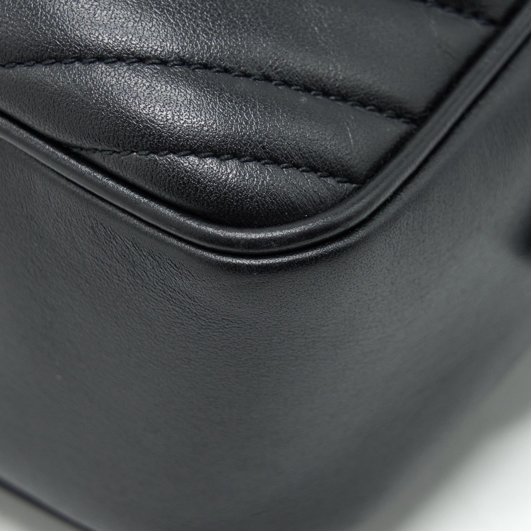 GUCCI GG MARMONT SMALL MATELASSE SHOULDER BAG BLACK GHW