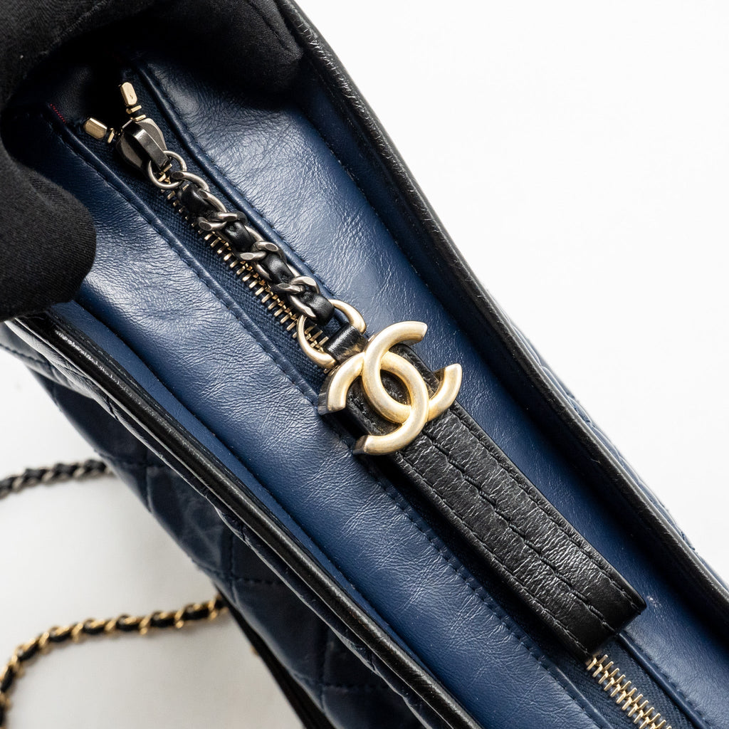 CHANEL GABRIELLE HOBO BAG AGED CALFSKIN NAVY/BLACK MULTICOLOURED HARDWARE
