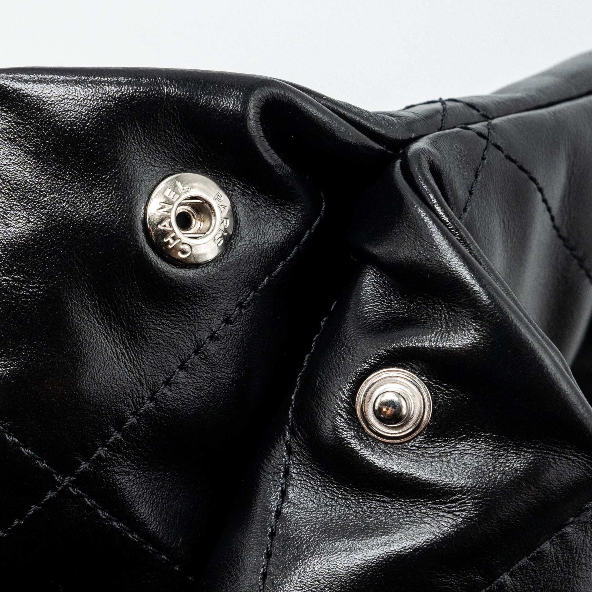 CHANEL MEDIUM 22 BAG SHINY CALFSKIN BLACK SHW (MICROCHIP)