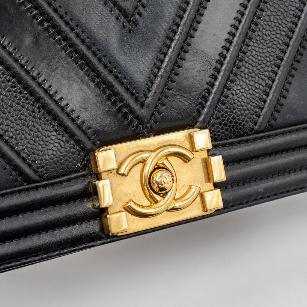 CHANEL MEDIUM BOY BAG CHEVRON CALFSKIN BLACK GHW