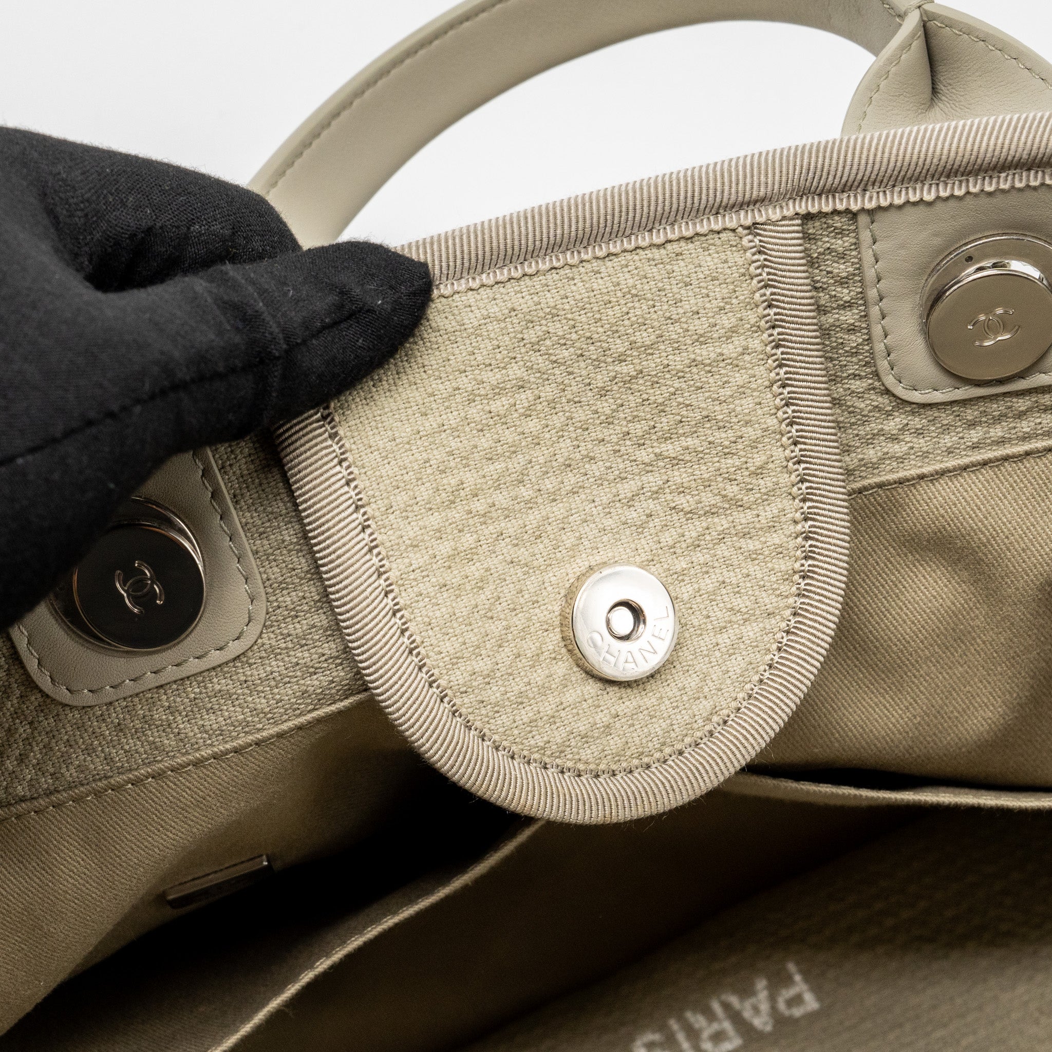 CHANEL DEAUVILLE TOTE BAG CANVAS BEIGE SHW (MICROCHIP)
