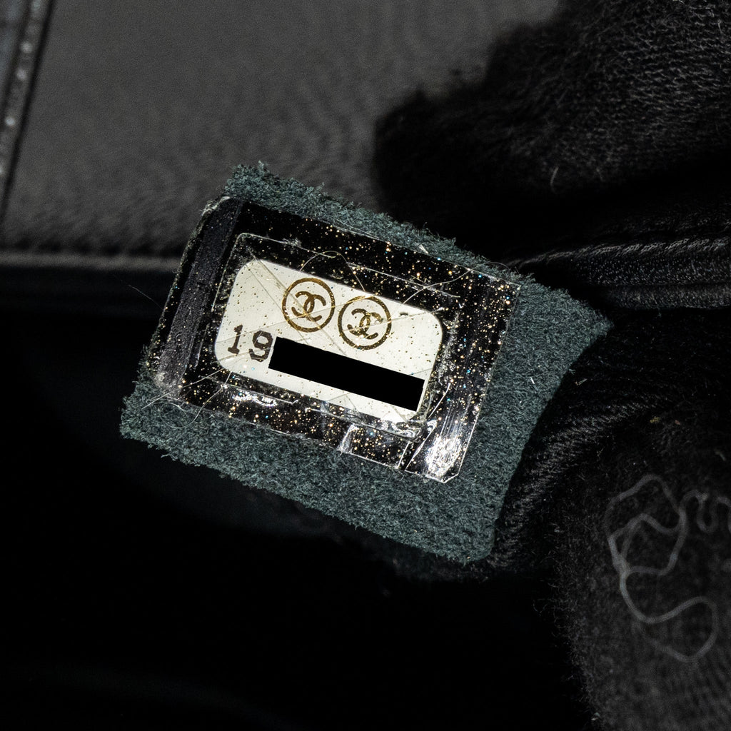 CHANEL MEDIUM BOY BAG LIMITED QUILTED CAVIAR BLACK RUTHENIUM HARDWARE