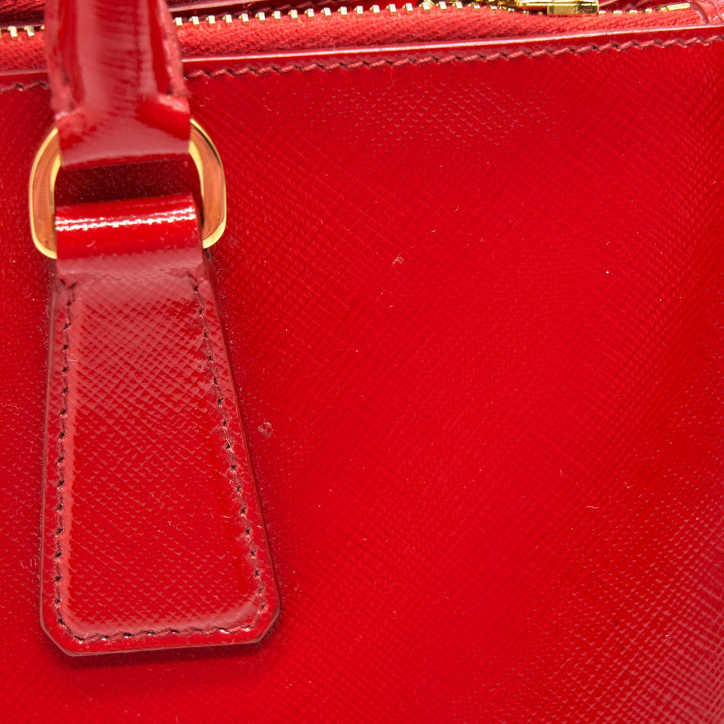 PRADA SAFFIANO LEATHER MEDIUM IN RED GHW