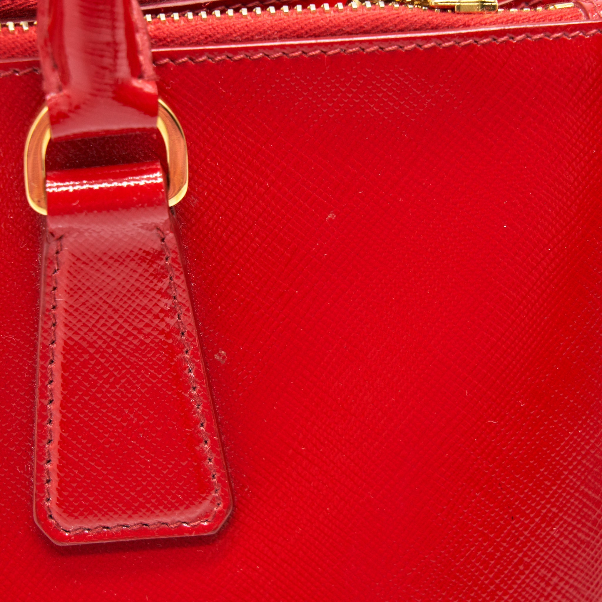 PRADA SAFFIANO LEATHER MEDIUM IN RED GHW
