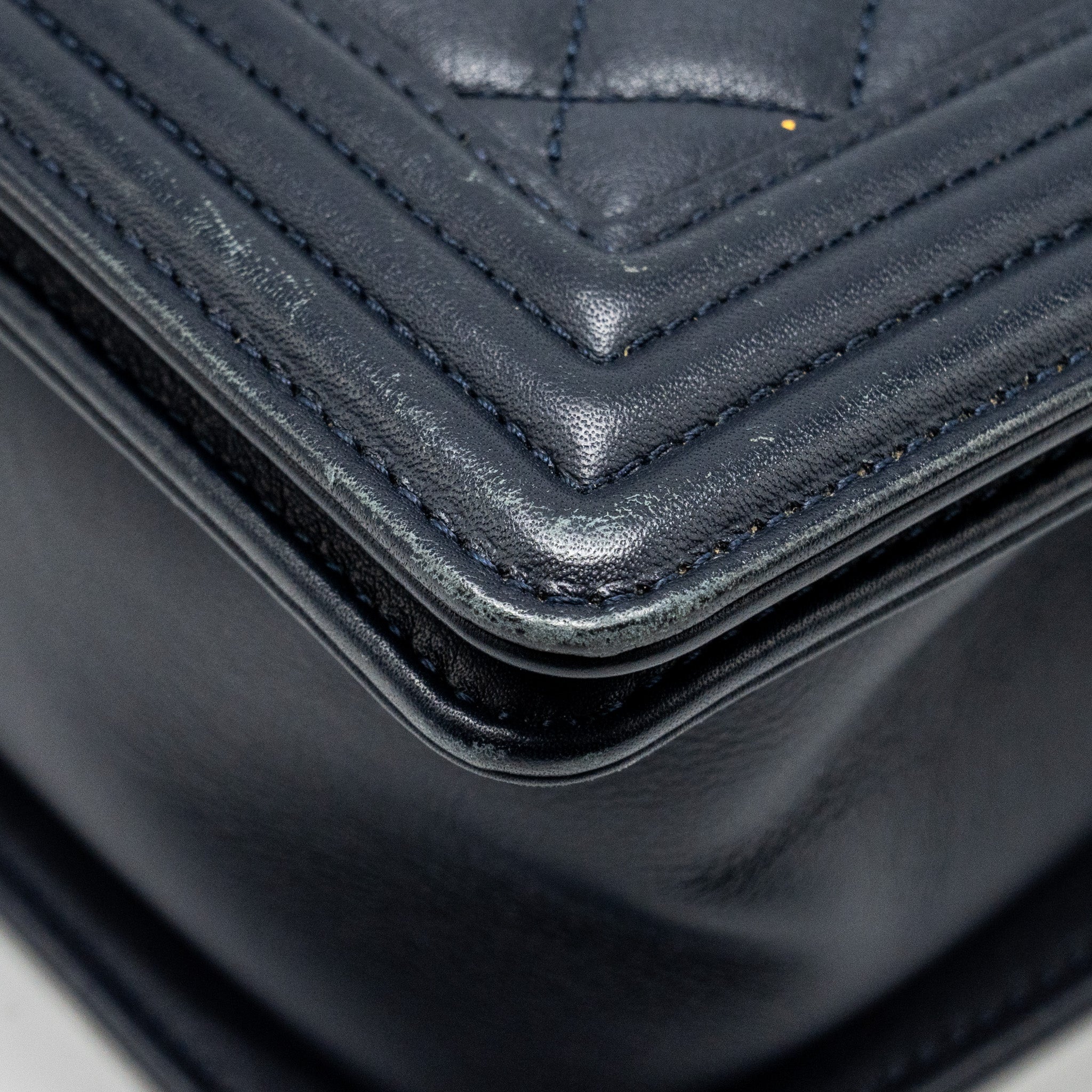 CHANEL MEDIUM BOY BAG CALFSKIN NAVY SHW