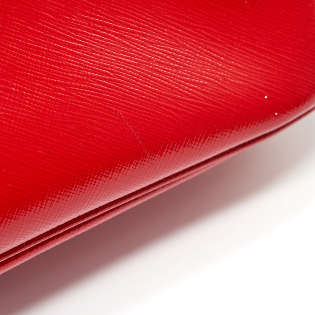 PRADA SAFFIANO LEATHER MEDIUM IN RED GHW