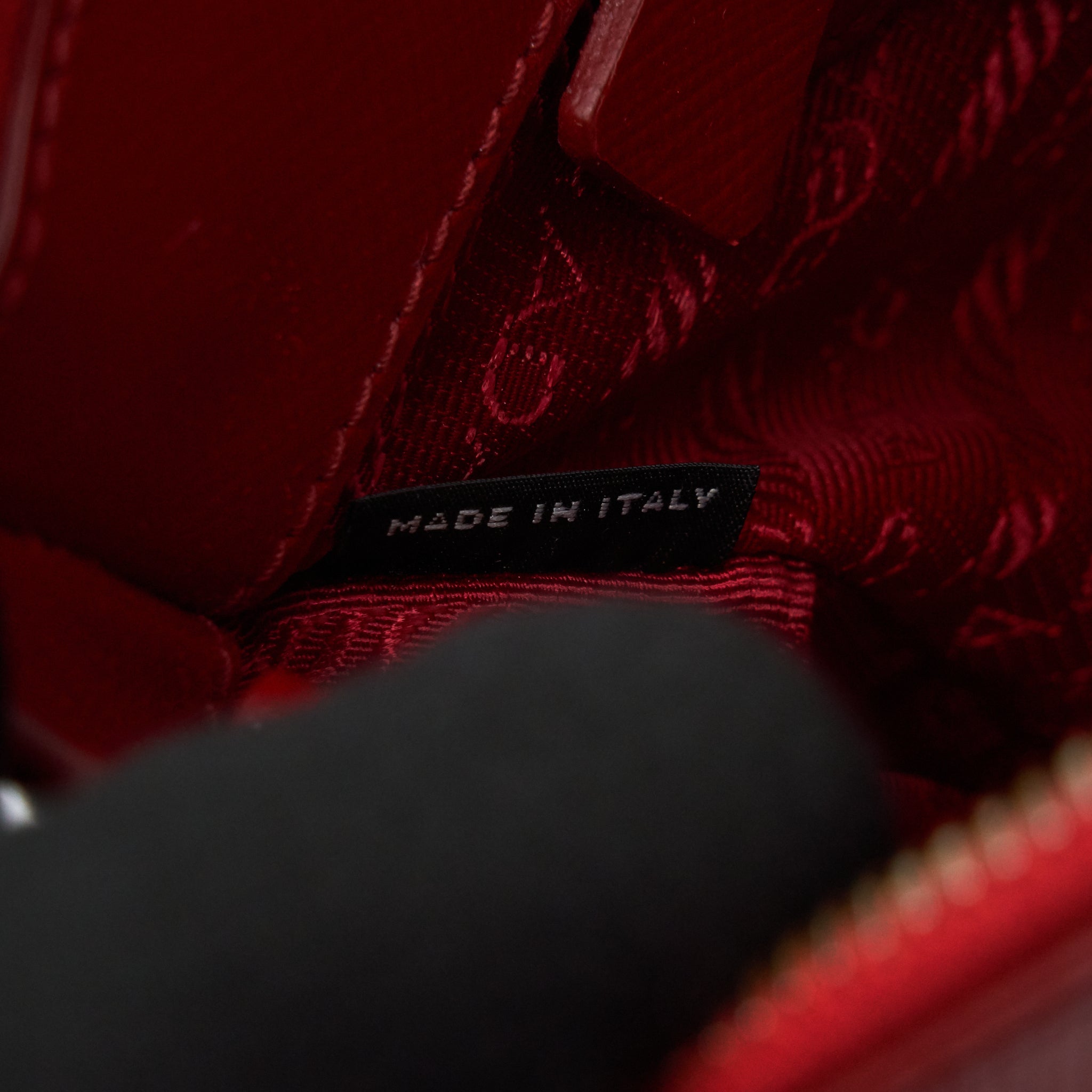 PRADA SAFFIANO LEATHER MEDIUM IN RED GHW