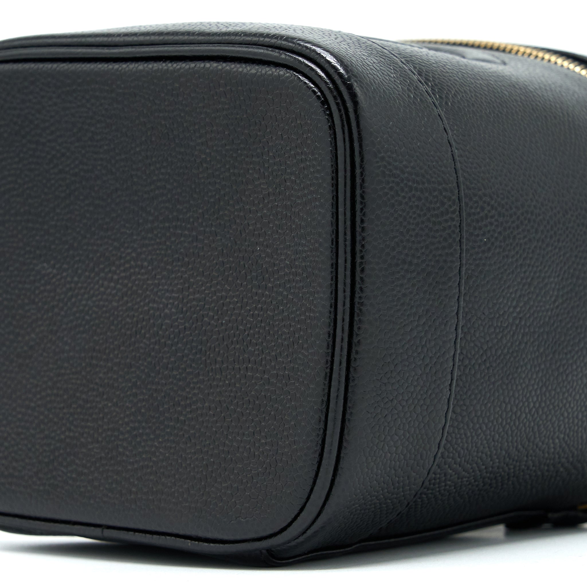 CHANEL VINTAGE VANITY CASE WITH CHAIN CAVIAR BLACK GHW