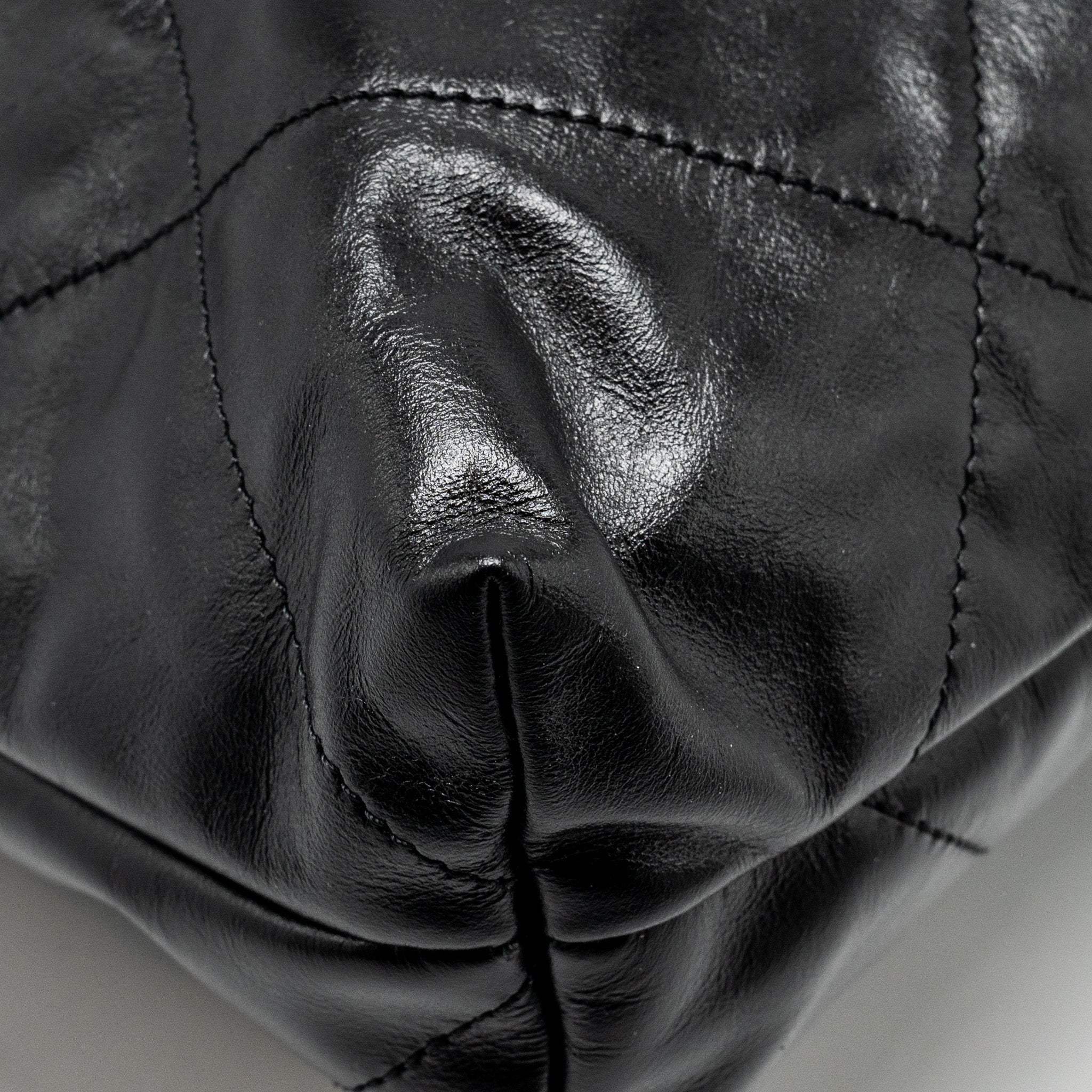 CHANEL MEDIUM 22 BAG SHINY CALFSKIN BLACK GHW (MICROCHIP)