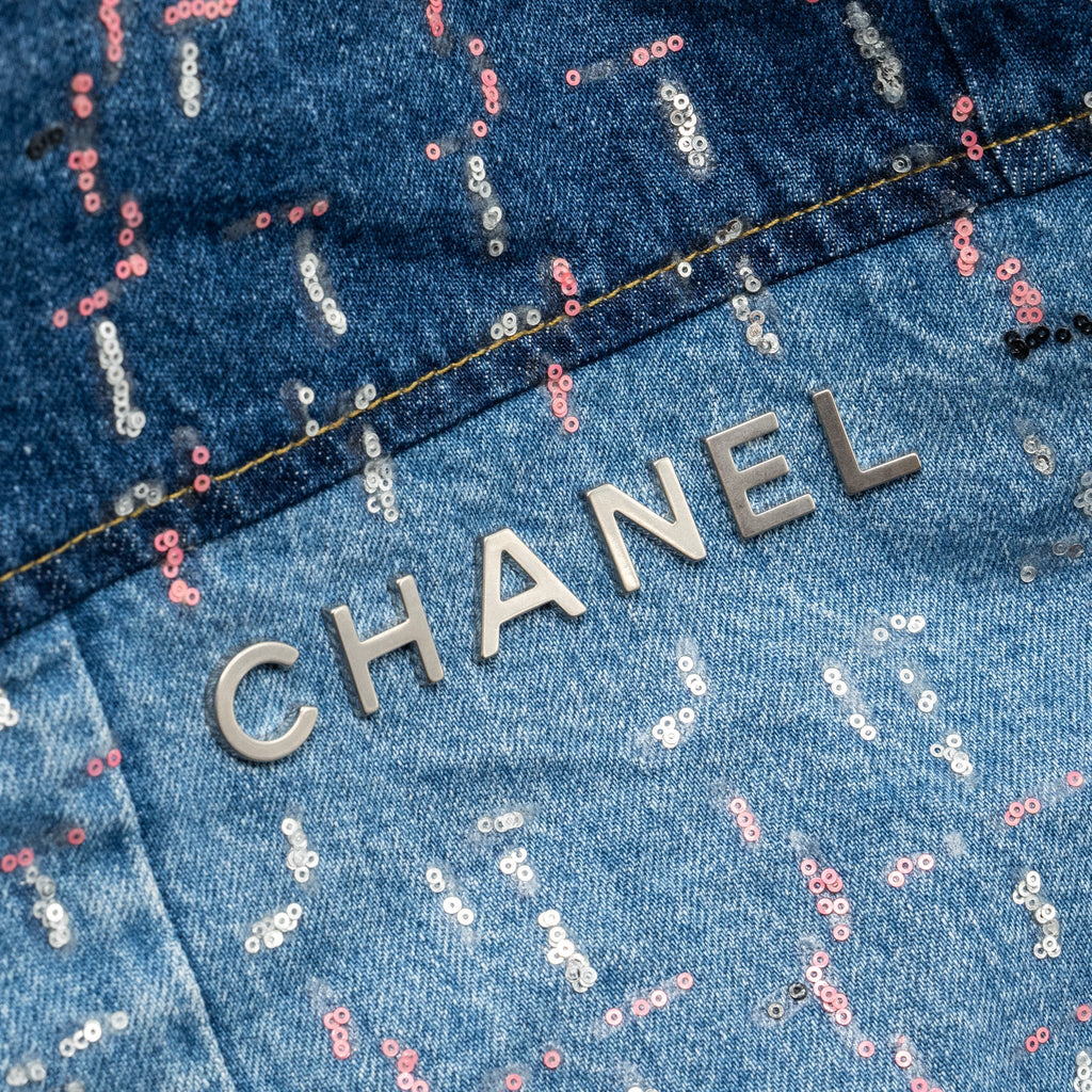 CHANEL MEDIUM 22 BAG LIMITED EDITION DENIM BLUE/MULTICOLOUR SHW (MICROCHIP)