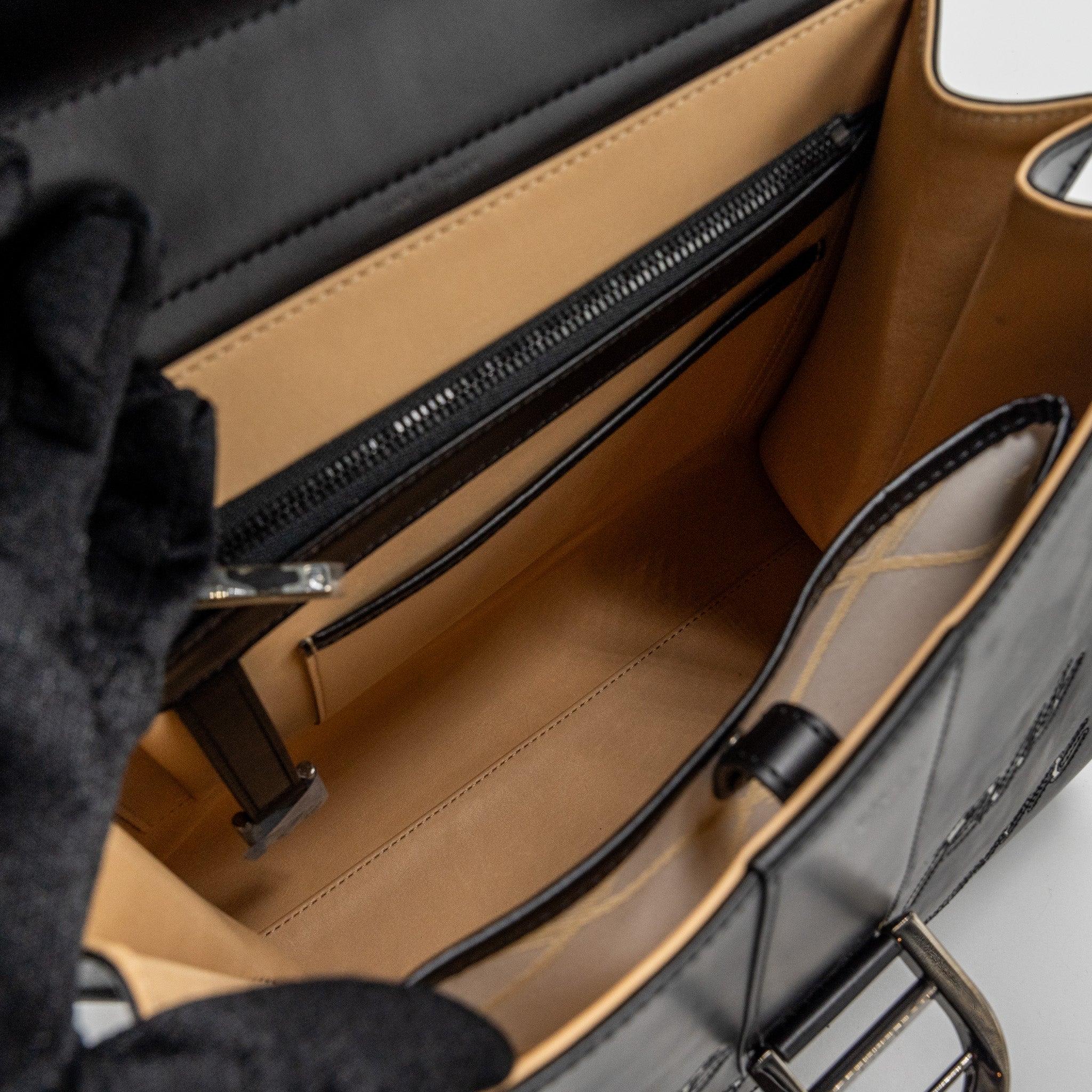 DELVAUX L’HUMOUR BRILLIANT CECI N’EST PAS UN DELVAUX BAG BOX CALFSKIN BLACK SHW