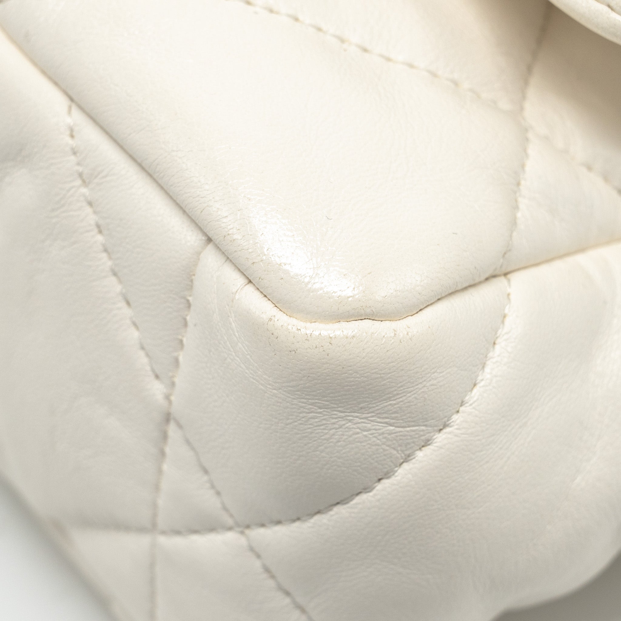 CHANEL SMALL 19 BAG LAMBSKIN WHITE MULTICOLOUR HARDWARE