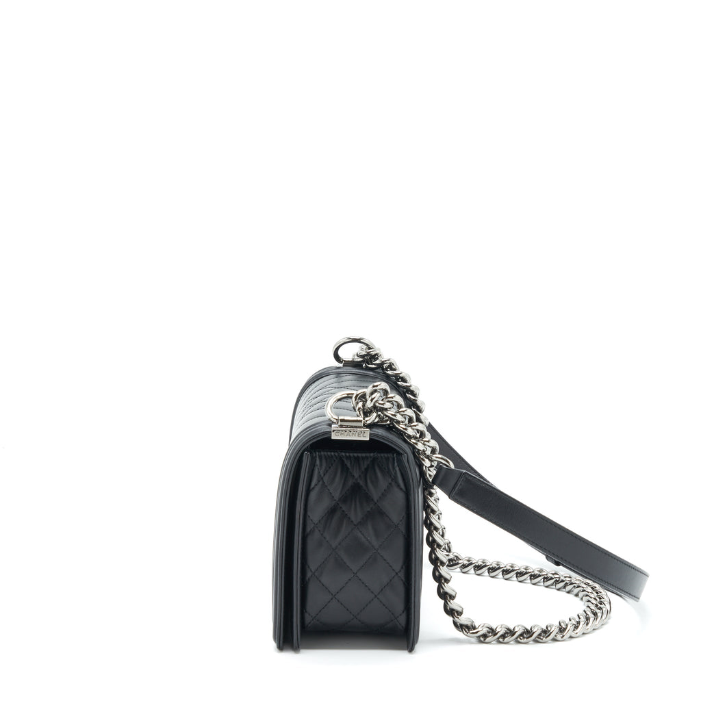 CHANEL MEDIUM BOY BAG QUILTED AND CHEVRON CALFSKIN BLACK SHW