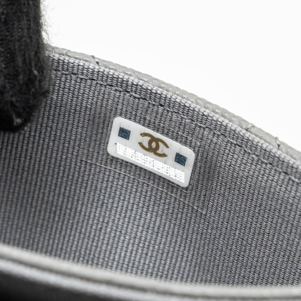 CHANEL CLASSIC FLAP CARD HOLDER CAVIAR GREY LGHW (MICROCHIP)