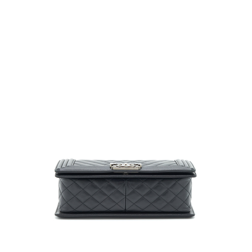 CHANEL MEDIUM BOY BAG QUILTED AND CHEVRON CALFSKIN BLACK SHW