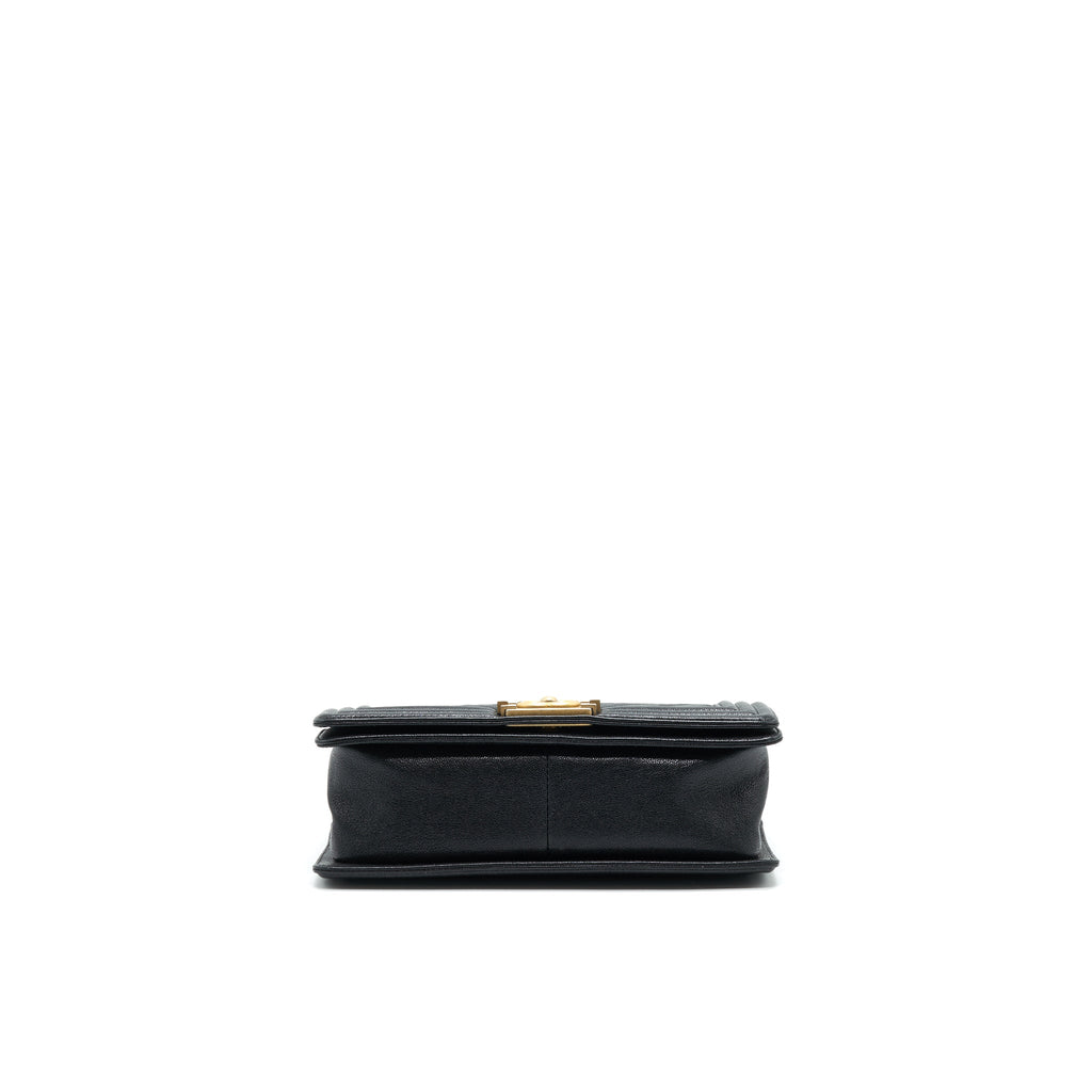 CHANEL CHEVRON MEDIUM BOY CHANEL HANDBAG CAVIAR BLACK GHW