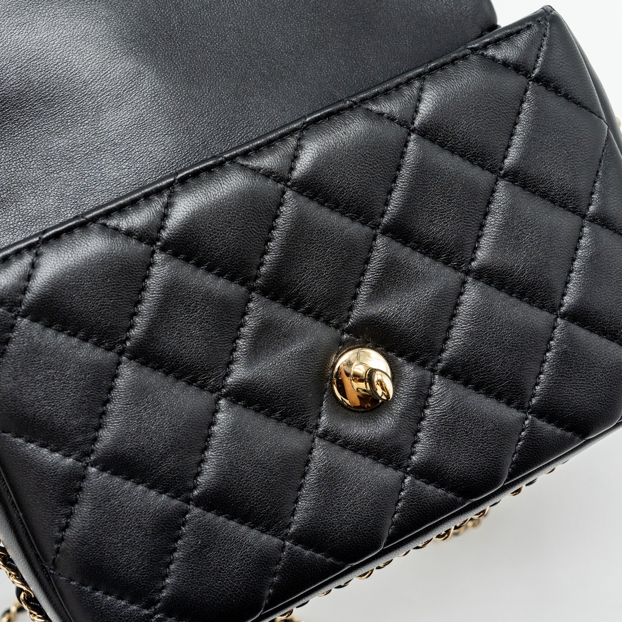 CHANEL QUILTED FLAP BAG WITH PEARL CHAIN LAMBSKIN BLACK LGHW