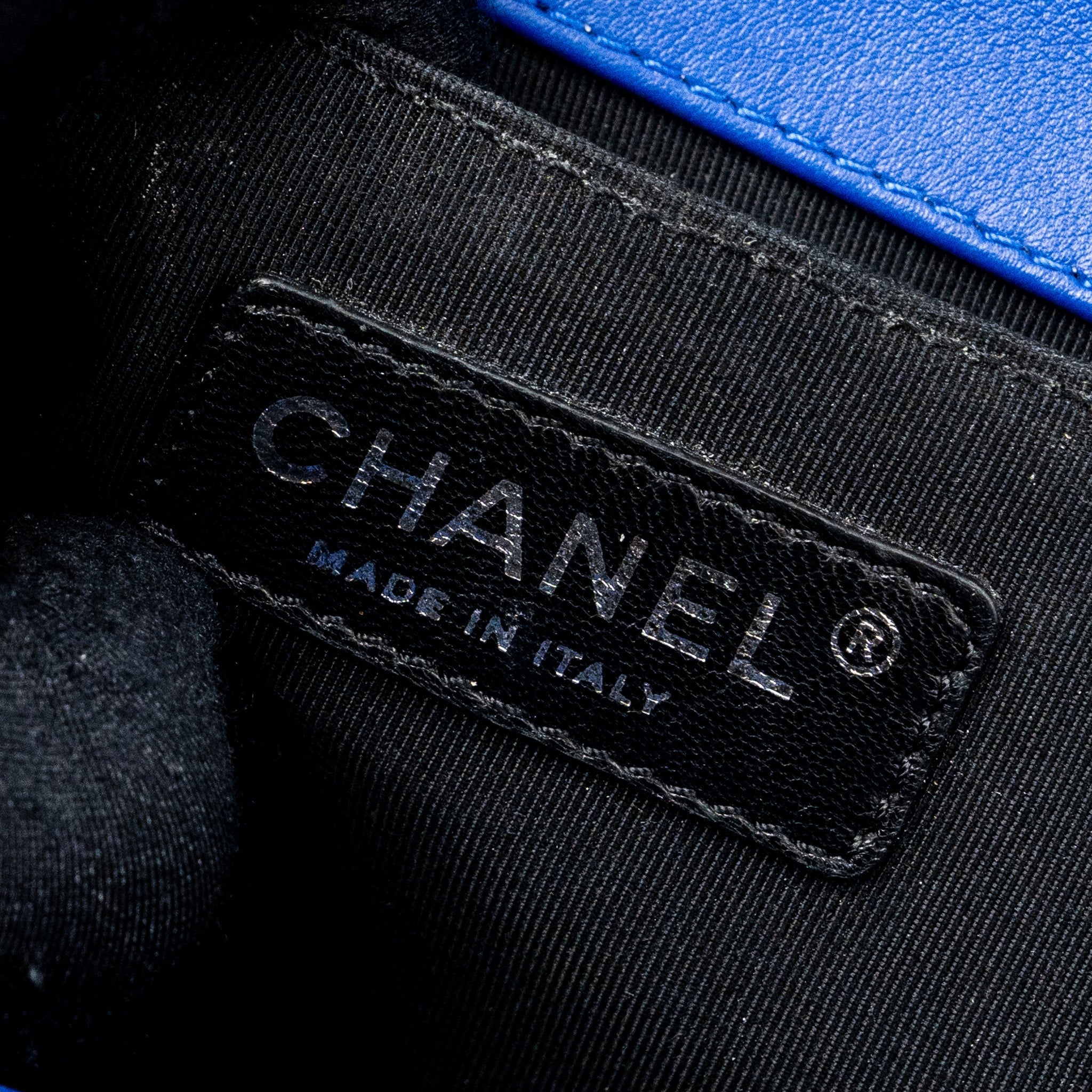 CHANEL MEDIUM BOY BAG PATENT DARK BLUE SHW