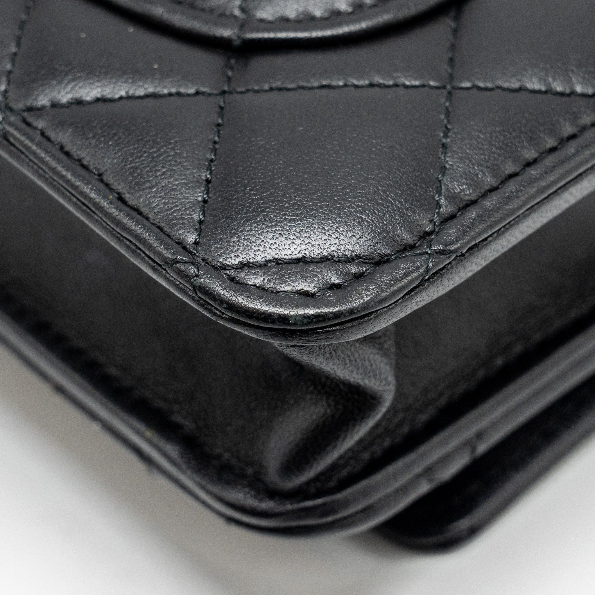CHANEL PEARL CHAIN WALLET ON CHAIN LAMBSKIN BLACK LGHW(MICROCHIP)