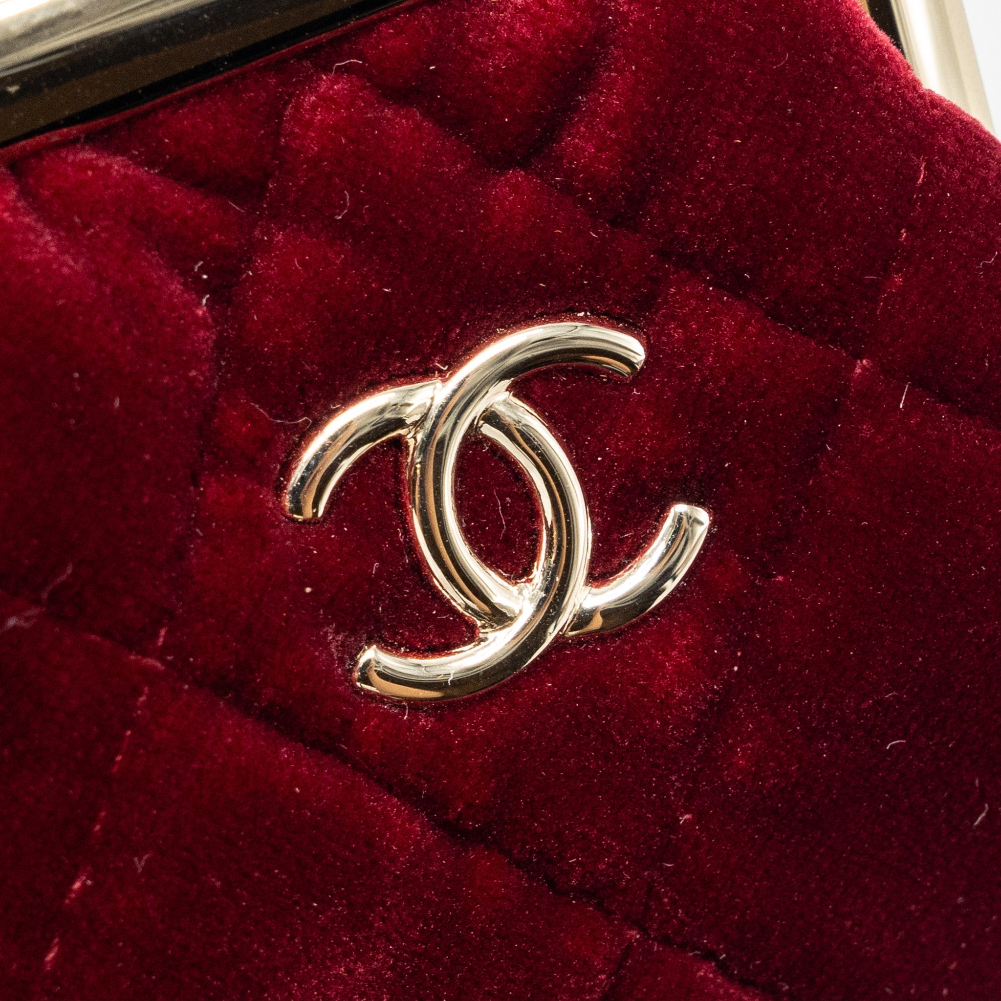 CHANEL 22B MINI CLUTCH VELVET RED GHW (MICROCHIP)