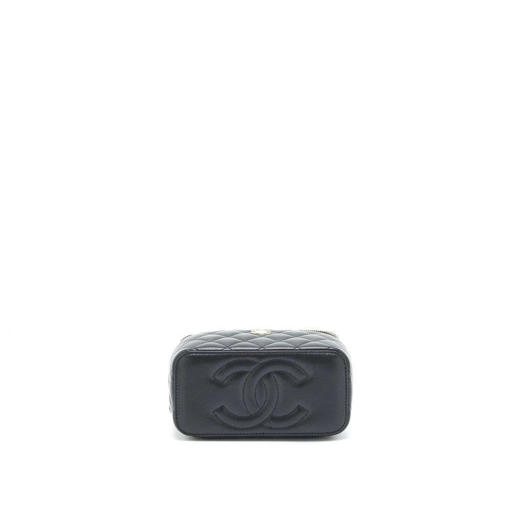 CHANEL 22A MINI TOP HANDLE LONG VANITY WITH CHAIN LAMBSKIN BLACK LGHW (MICROCHIP)