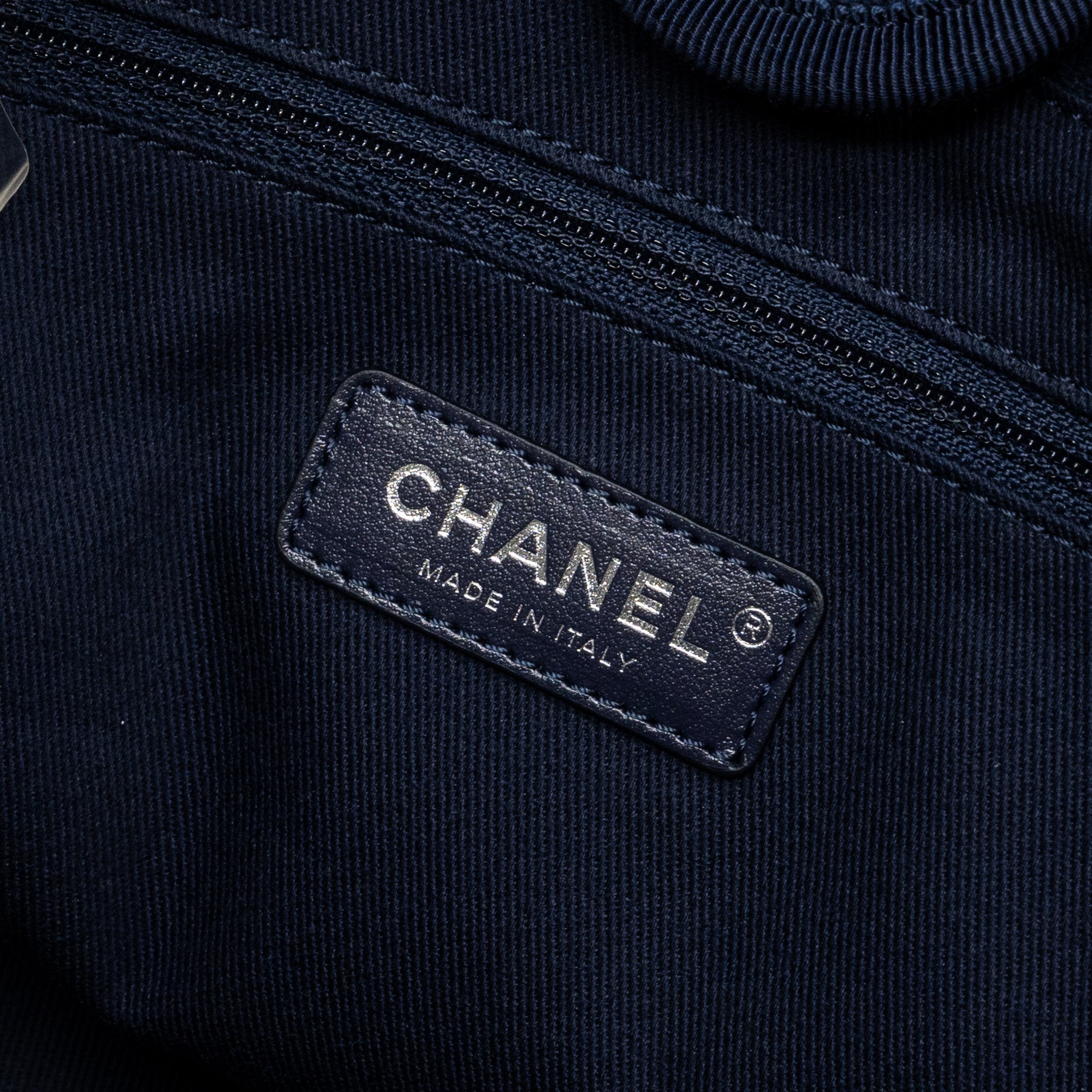 CHANEL DEAUVILLE TOTE BAG CANVAS NAVY SHW (MICROCHIP)