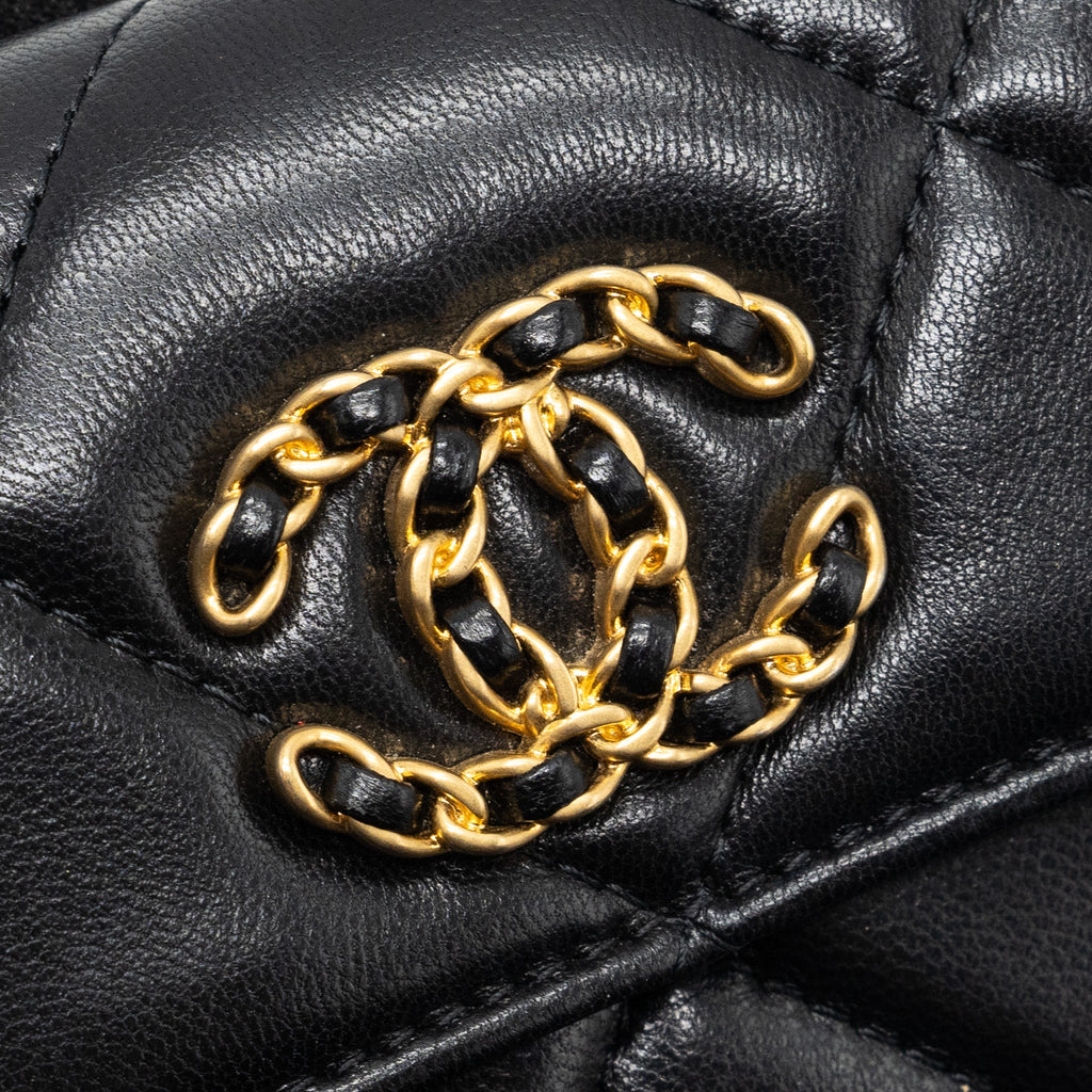 CHANEL 19 FLAP CARD HOLDER WITH CHAIN LAMBSKIN BLACK MULTICOLOR HARDWARE