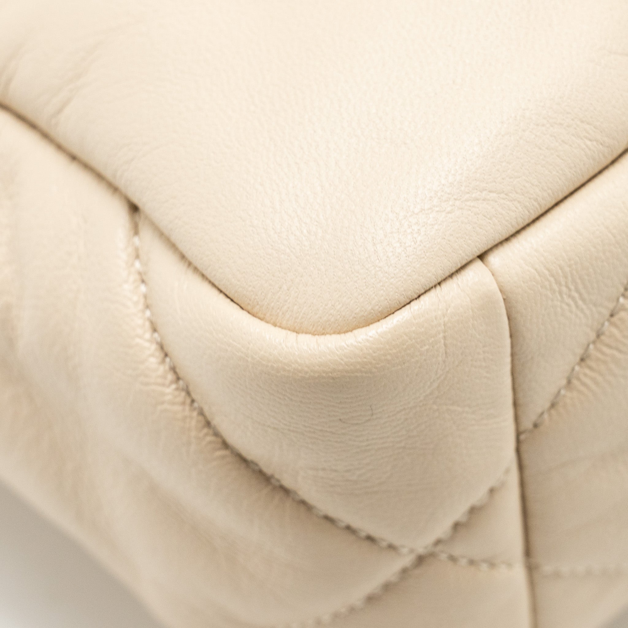 CHANEL SMALL 19 BAG SHINY GOATSKIN LIGHT BEIGE MULTICOLOUR HARDWARE