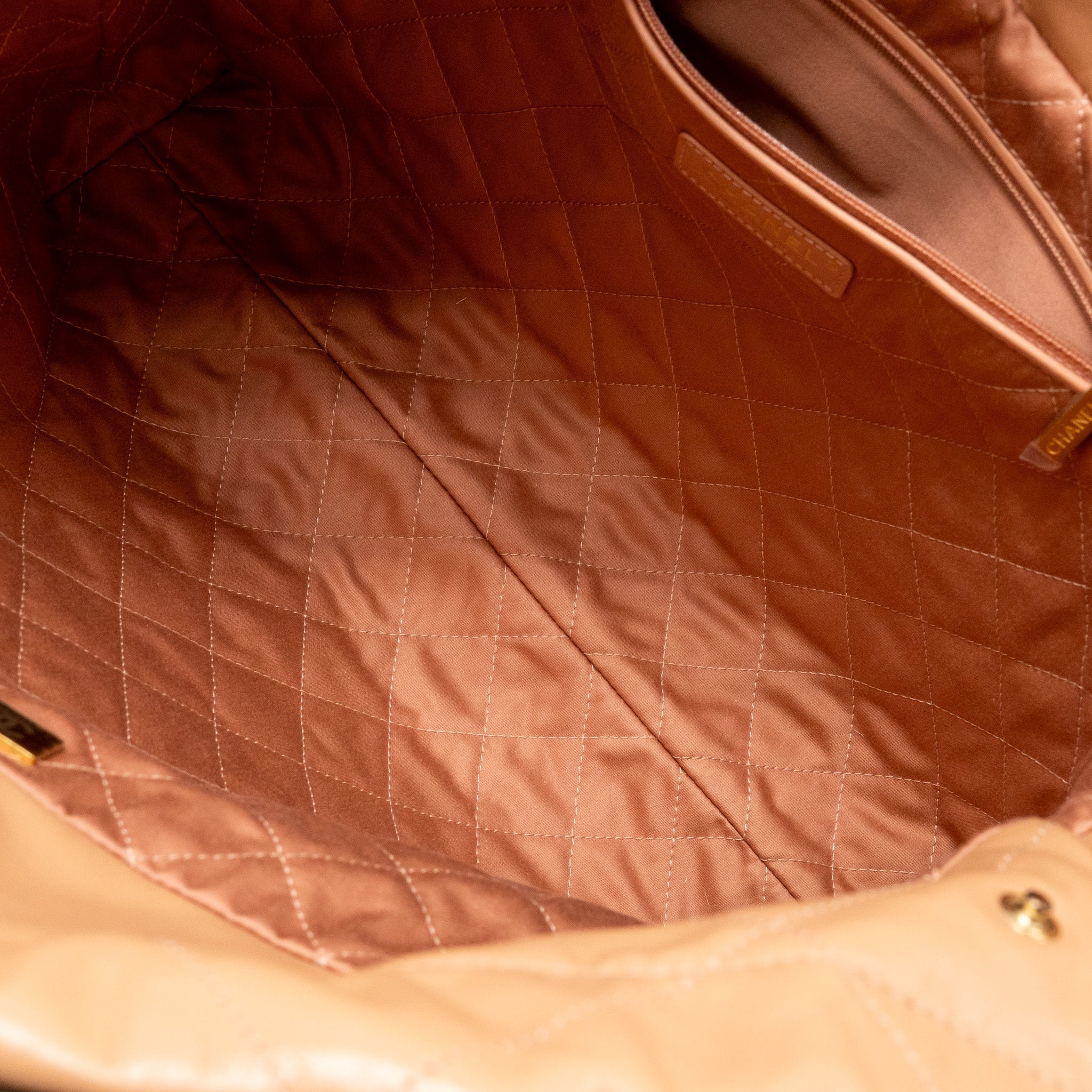 CHANEL MEDIUM 22 BAG SHINY CALFSKIN LIGHT BEIGE GHW (MICROCHIP)