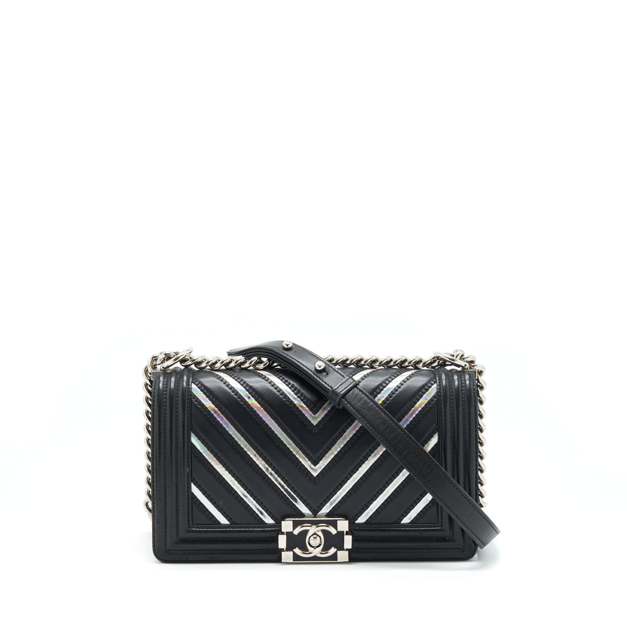 CHANEL MEDIUM BOY CHEVRON LAMBSKIN BLACK/SILVER SHW