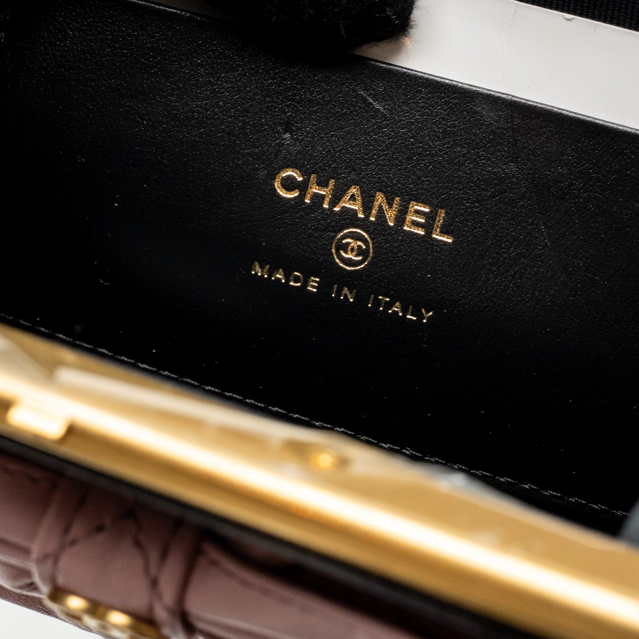 CHANEL 24A BOW KNOT CLUTCH WITH CHAIN PATENT CRUMPLED LAMBSKIN / SHINY LAMBSKIN BLACK / PINK GHW (MICROCHIP)