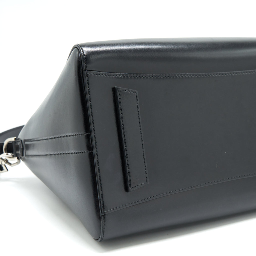 GIVENCHY MEDIUM ANTIGONA IN BLACK
