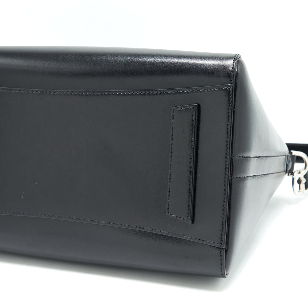 GIVENCHY MEDIUM ANTIGONA IN BLACK