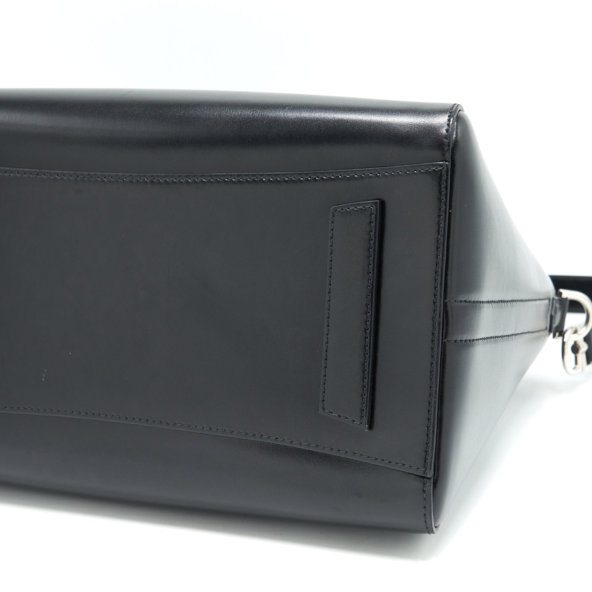 GIVENCHY MEDIUM ANTIGONA IN BLACK
