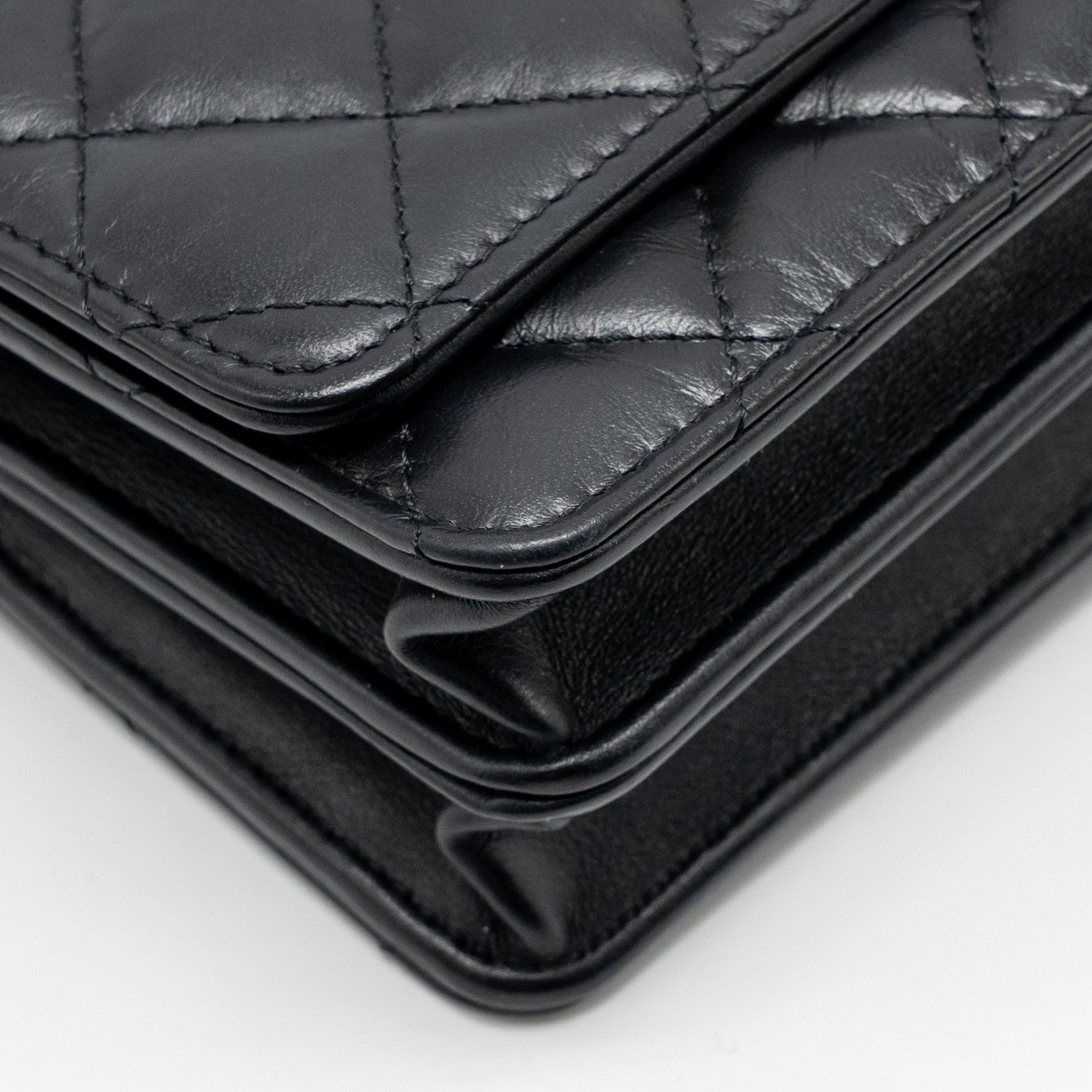CHANEL MINI 2.55 REISSUE WALLET ON CHAIN AGED CALFSKIN BLACK GHW(MICROCHIP)