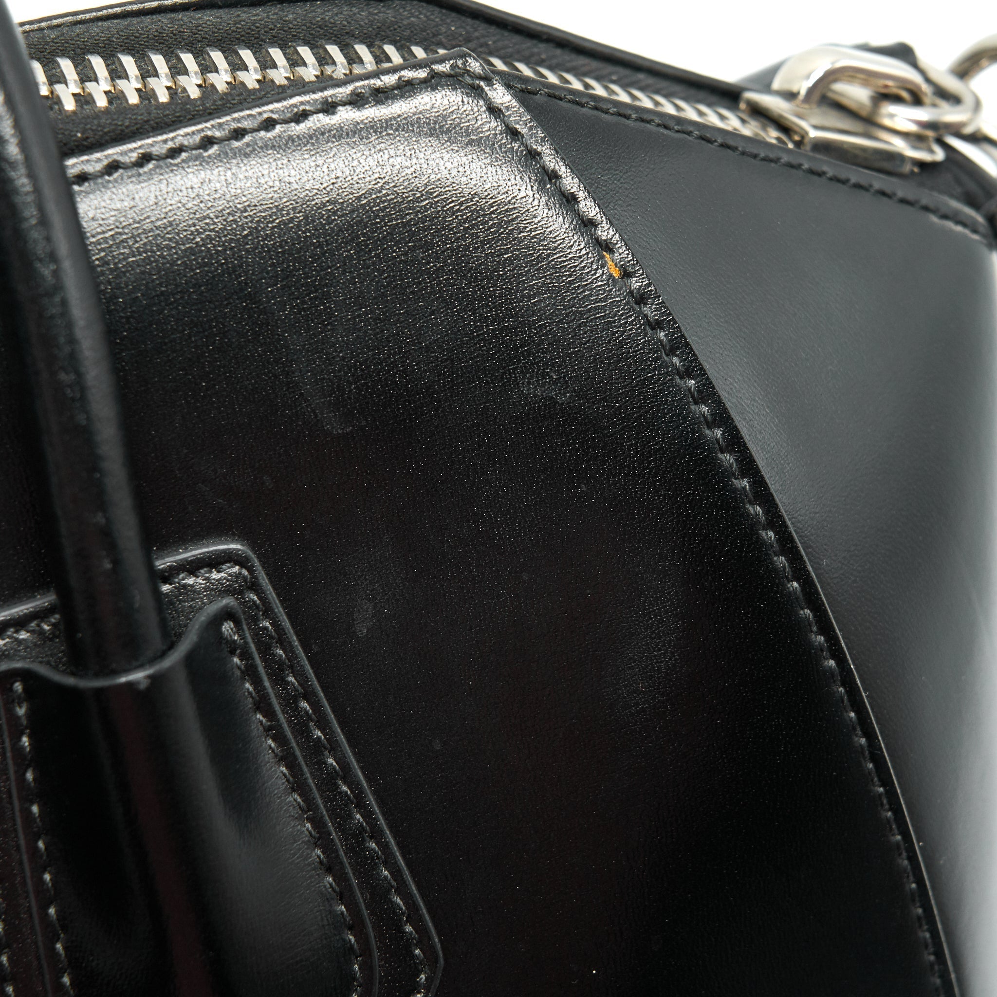 GIVENCHY MEDIUM ANTIGONA IN BLACK