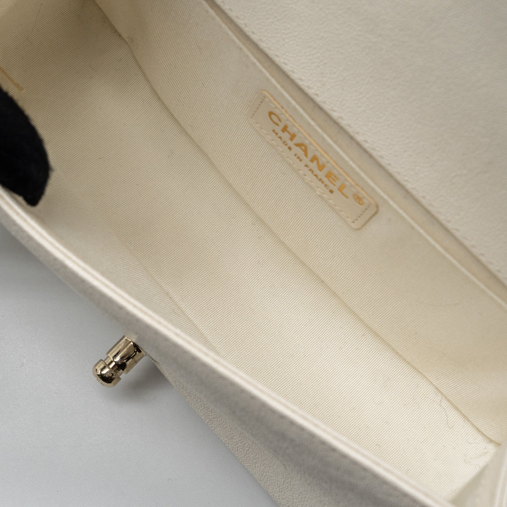 CHANEL MEDIUM LE BOY CAVIAR WHITE LGHW