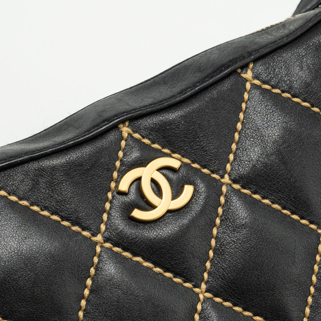 CHANEL VINTAGE QUILTED ZIP SHOULDER BAG CALFSKIN BLACK GHW