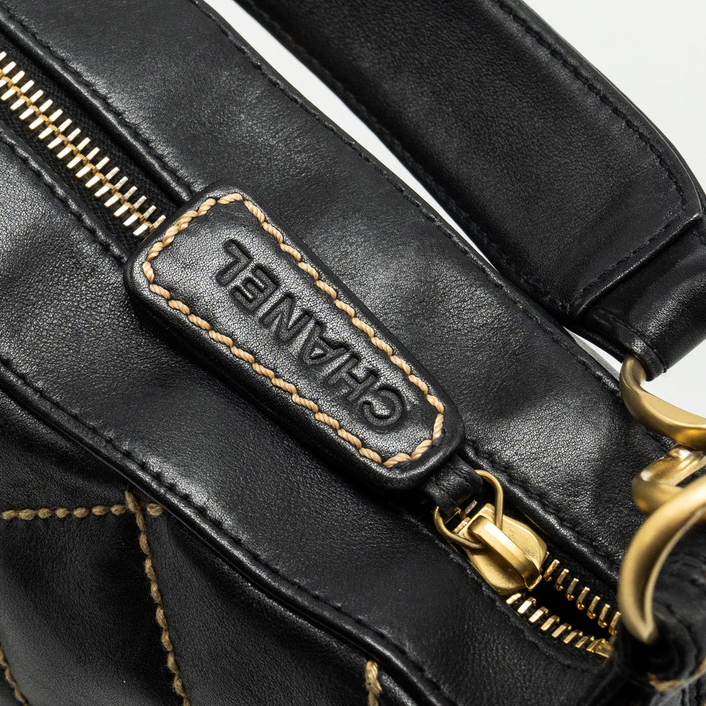CHANEL VINTAGE QUILTED ZIP SHOULDER BAG CALFSKIN BLACK GHW