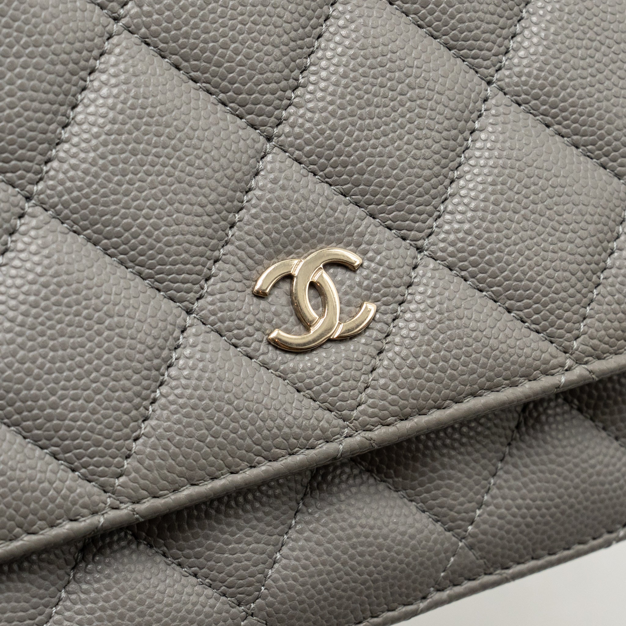 CHANEL CLASSIC WALLET ON CHAIN CAVIAR GREY LGHW (MICROCHIP)
