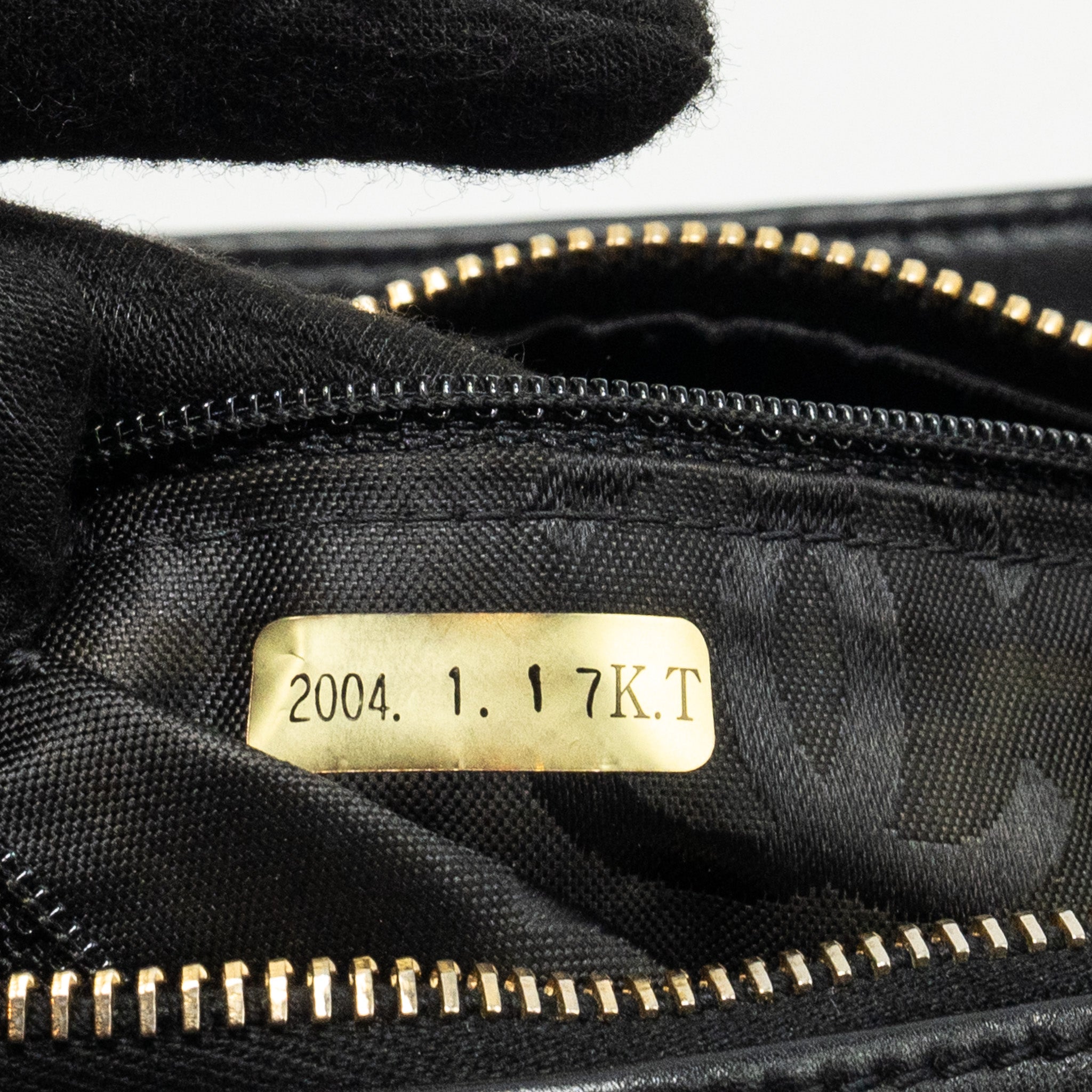 CHANEL VINTAGE QUILTED ZIP SHOULDER BAG CALFSKIN BLACK GHW